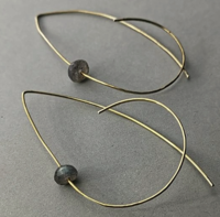Maca orecch labradorite.png